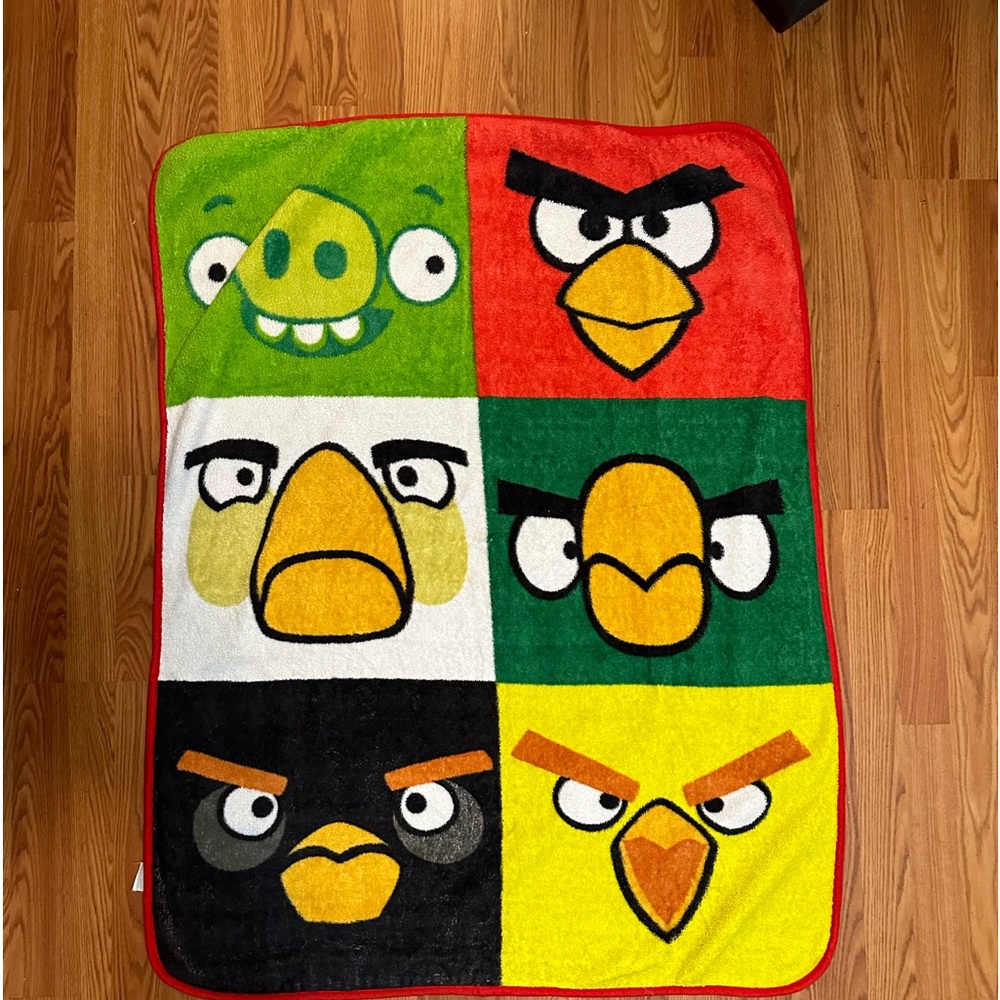 Vintage Angry Birds throw